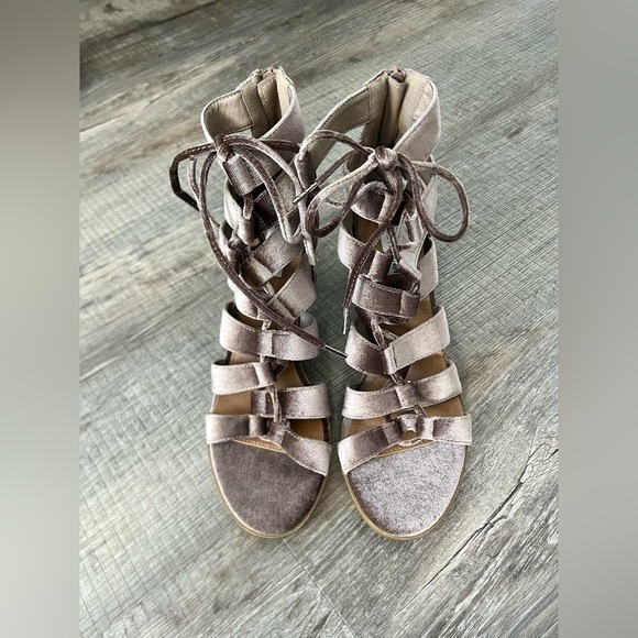 Steve Madden Bensin Heels Strappy Lace Up 8.5 Velvet Taupe Brown Sexy Club Party - Picture 4 of 8